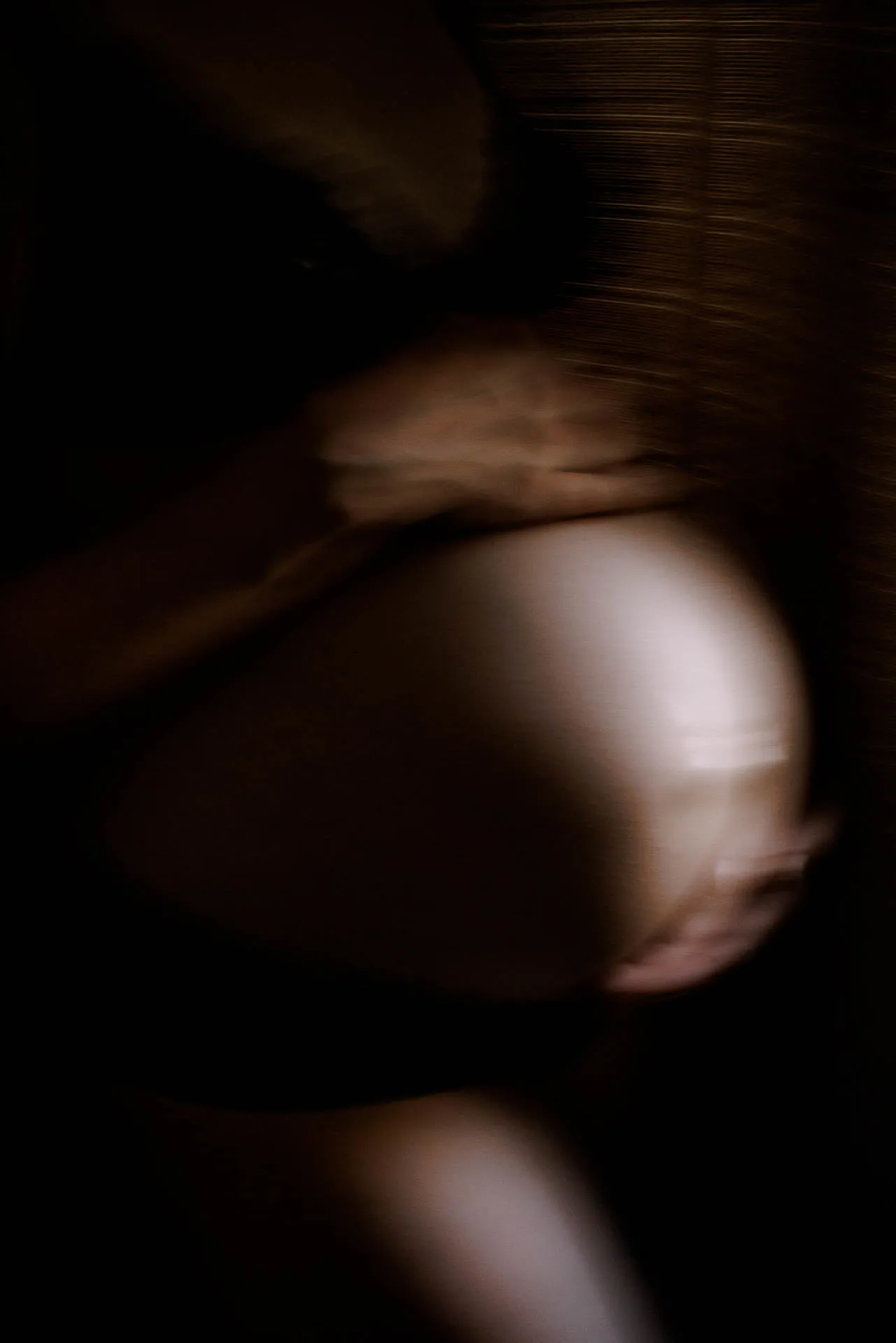 Elegantes Boudoir-Schwangerschaftsshooting München von Lena Dugnus