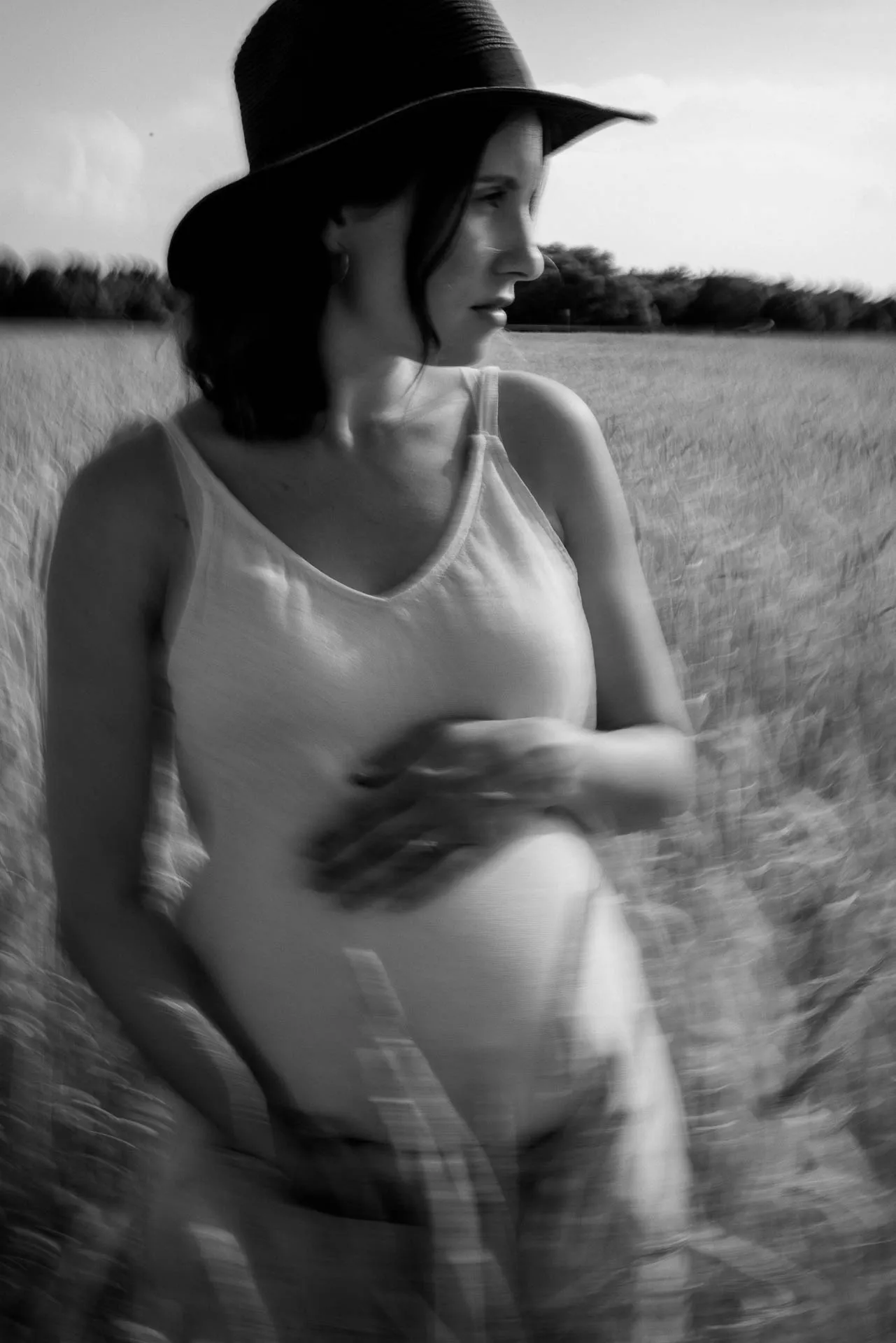 Outdoor-Schwangerschaftsfoto mit edgem Vibe München Lena Dugnus