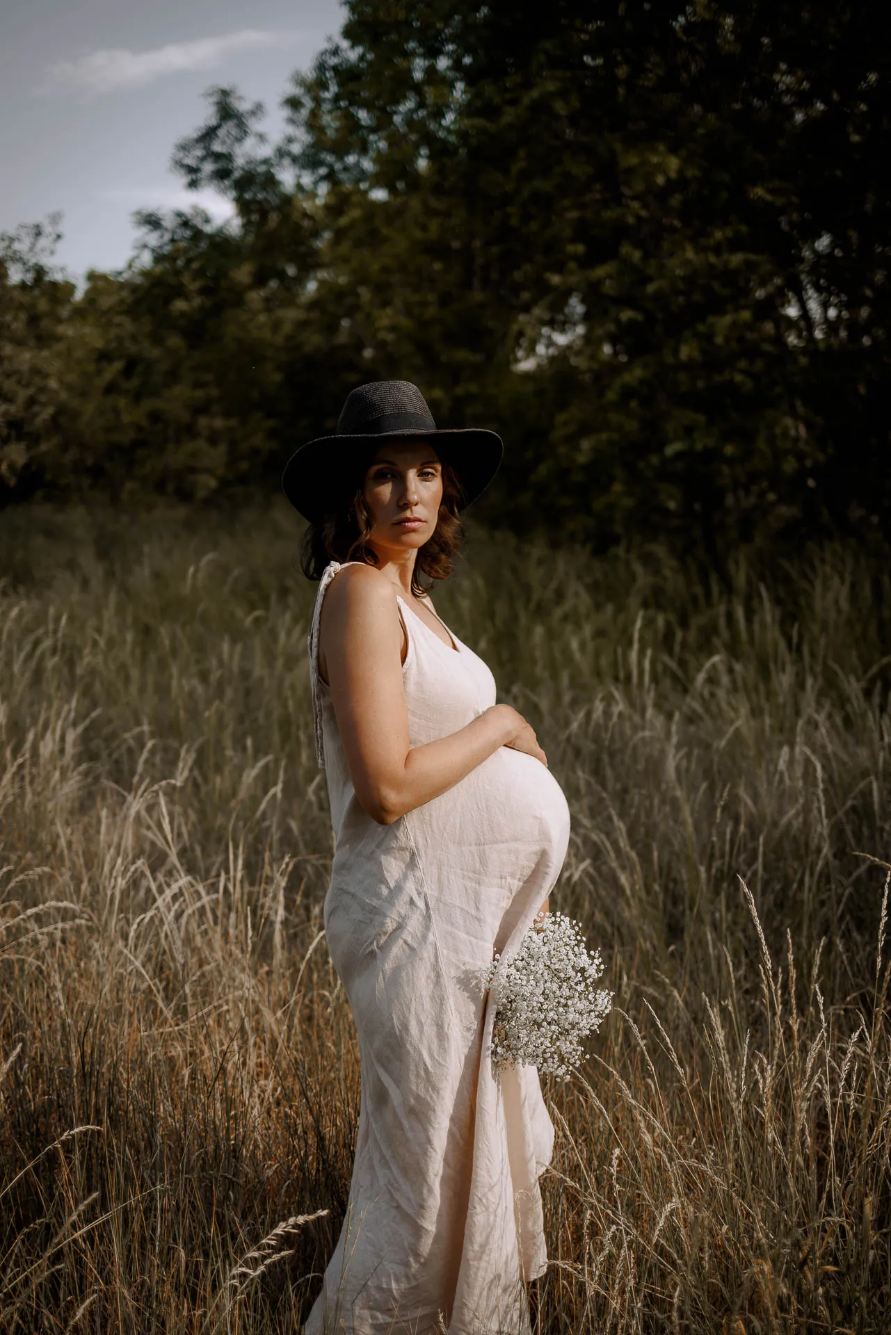 Schwarz-weiß Schwangerschaftsporträt München von Lena Dugnus