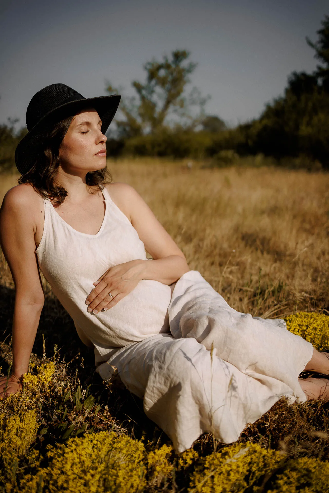 Babybauch-Porträt mit selbstbewusstem Ausdruck München