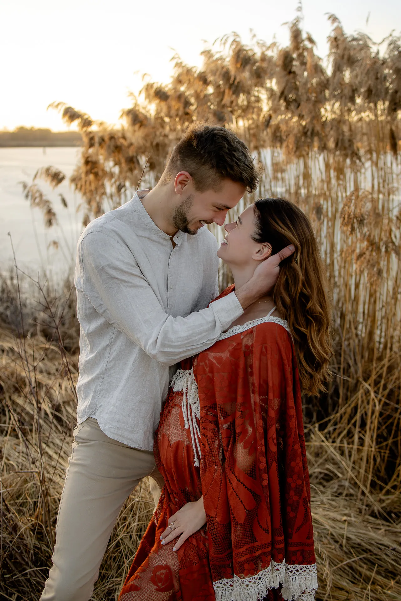 Babybauch-Winter-Shooting am See München von Lena Dugnus