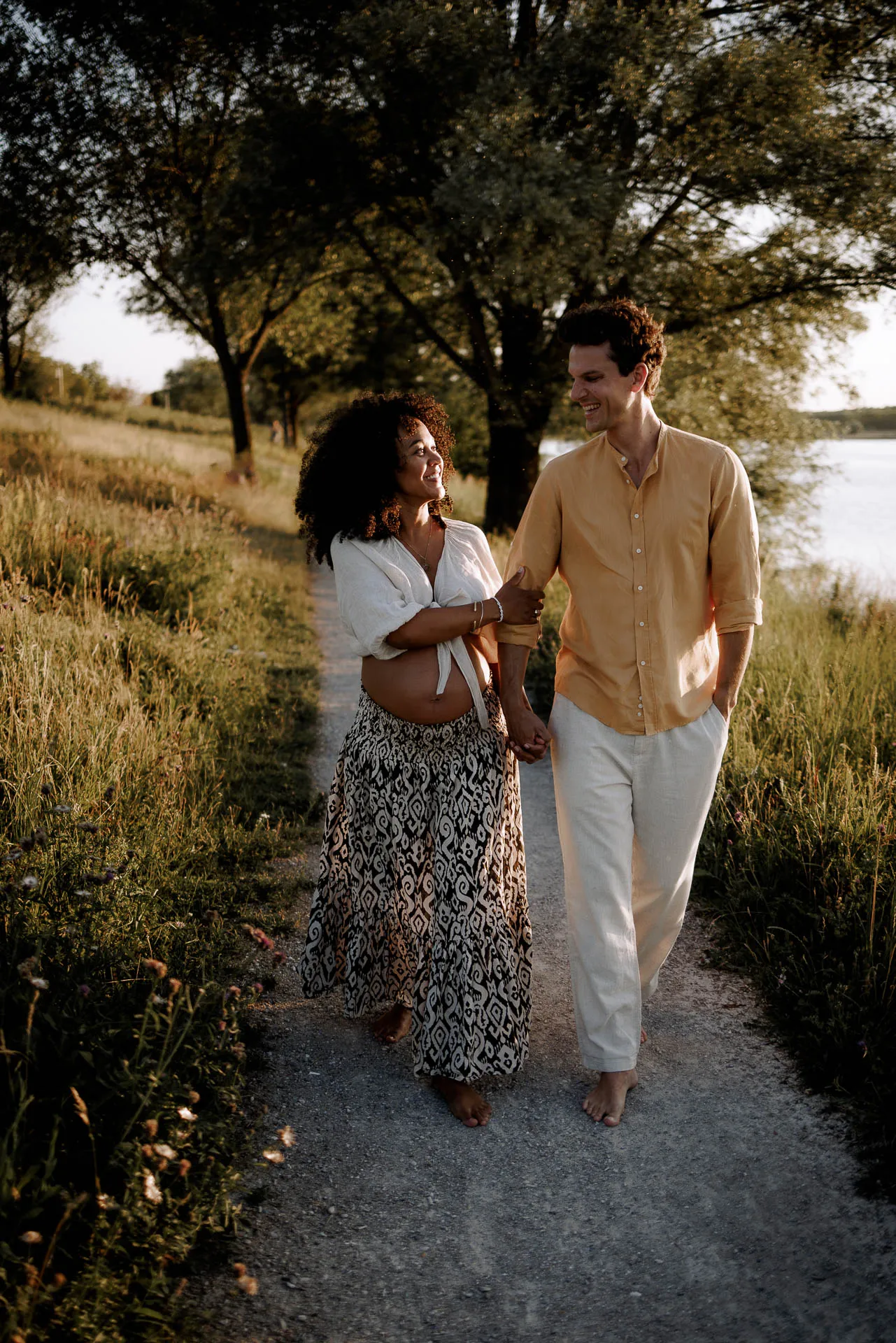 Kreatives Wasser-Babybauchshooting München von Lena Dugnus