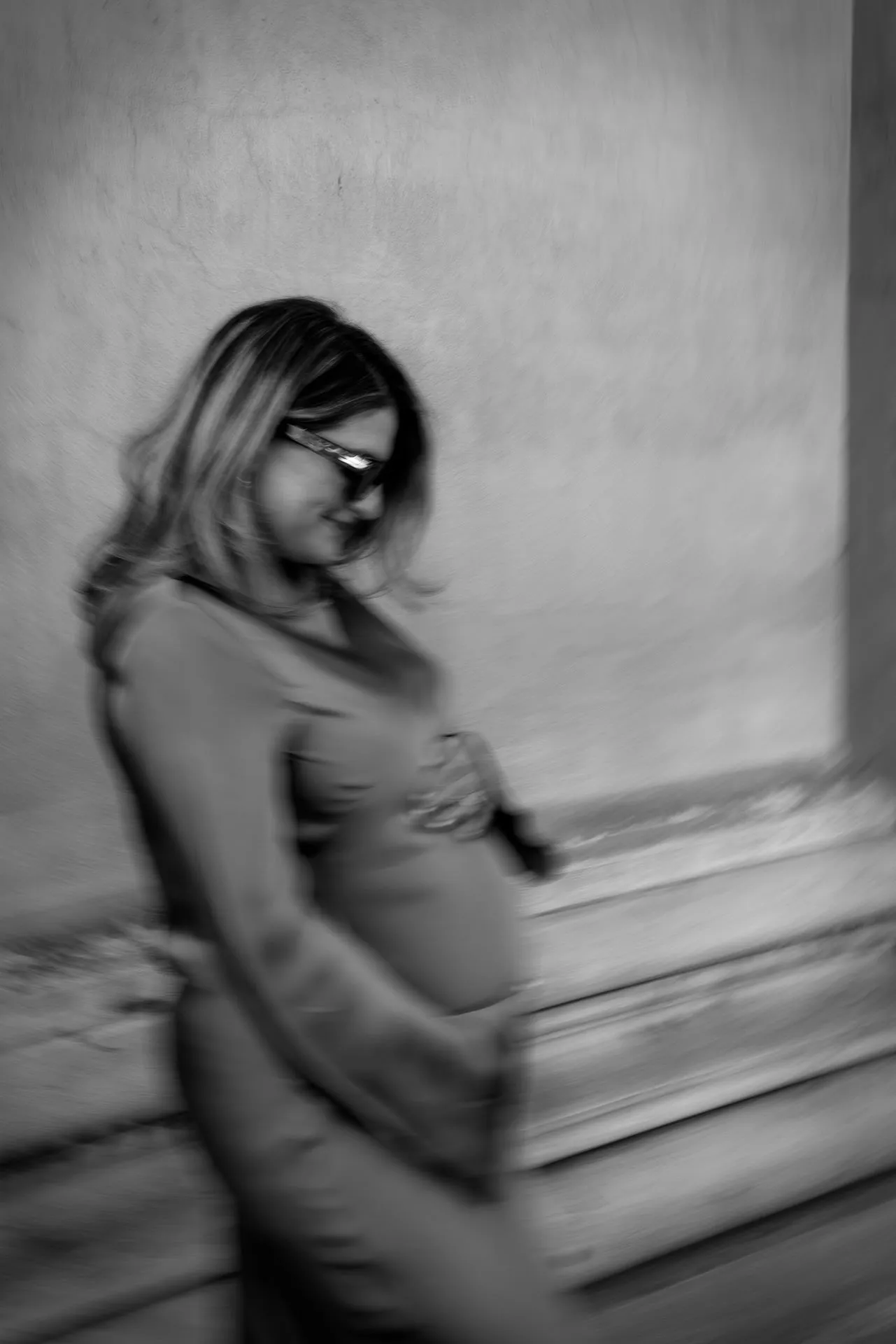 Modernes Paar-Schwangerschaftsfoto München Innenstadt