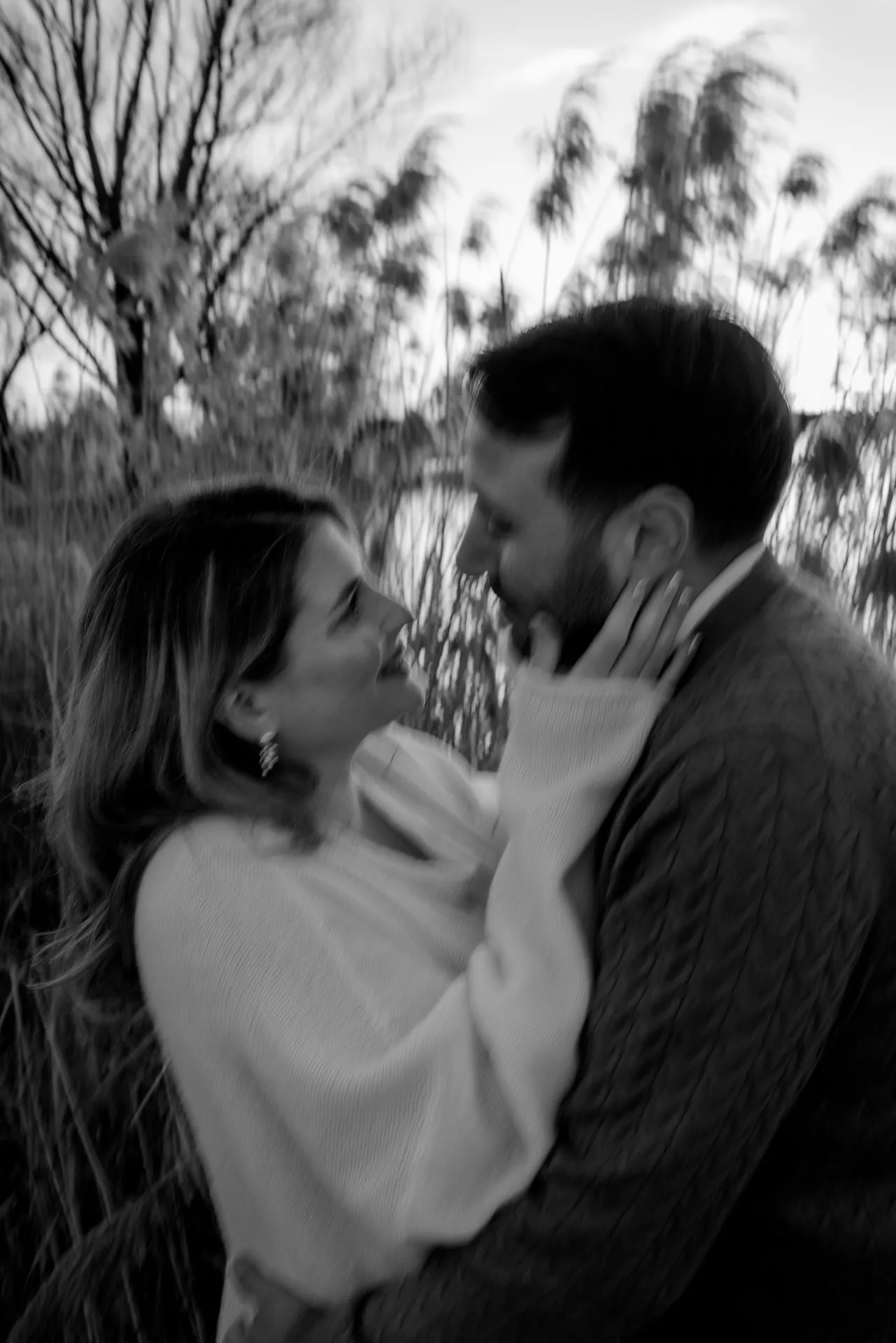 Künstlerisches Schwangerschaftsporträt in Natur und Stadt München